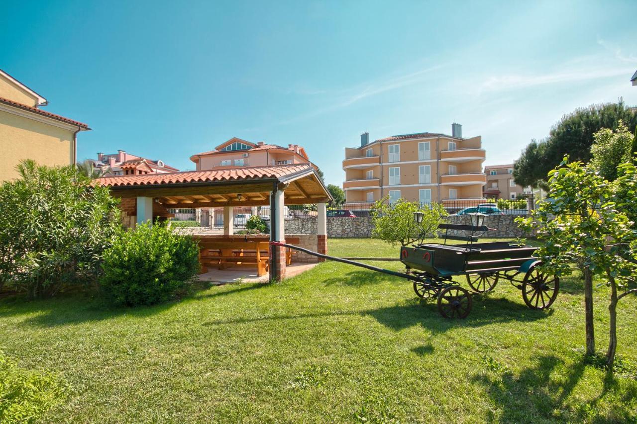 Apartments Gilly 1 Premantura Exterior photo